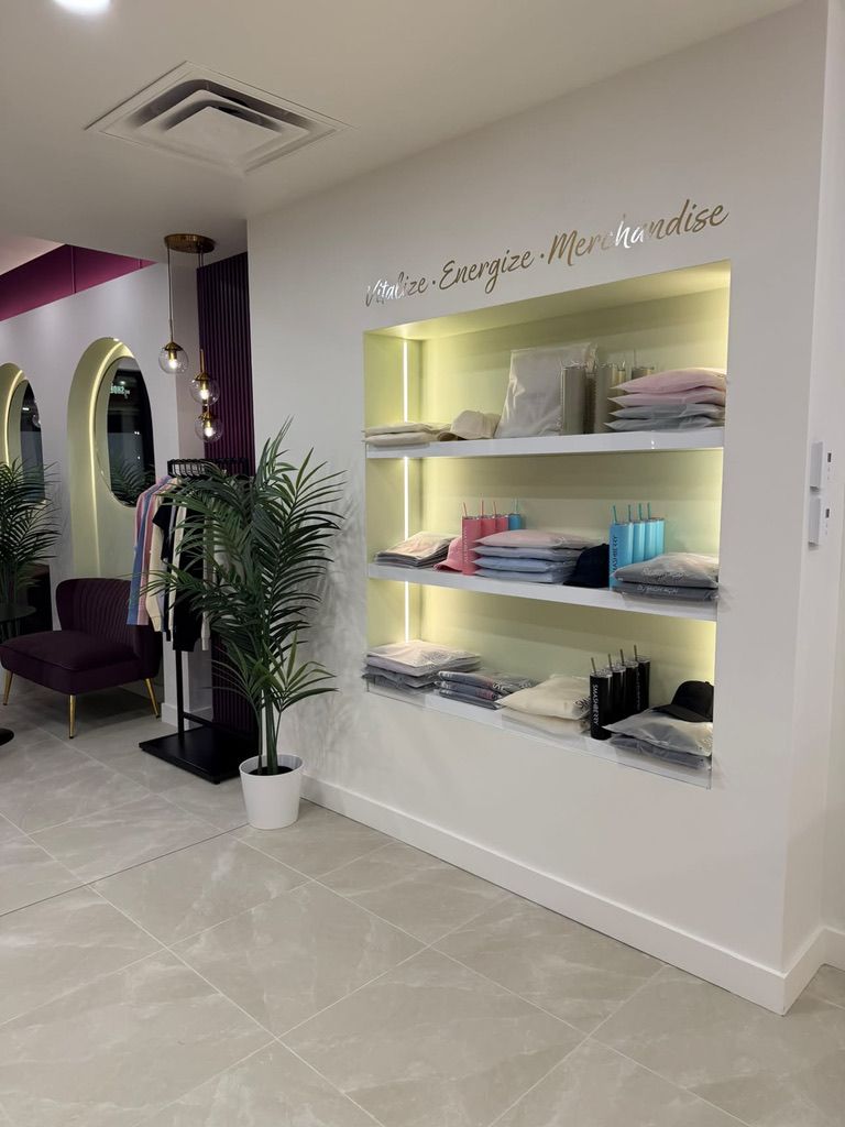 The “Vitalize · Energize · Merchandise” shop corner: Smashberry bottles, caps and apparel.