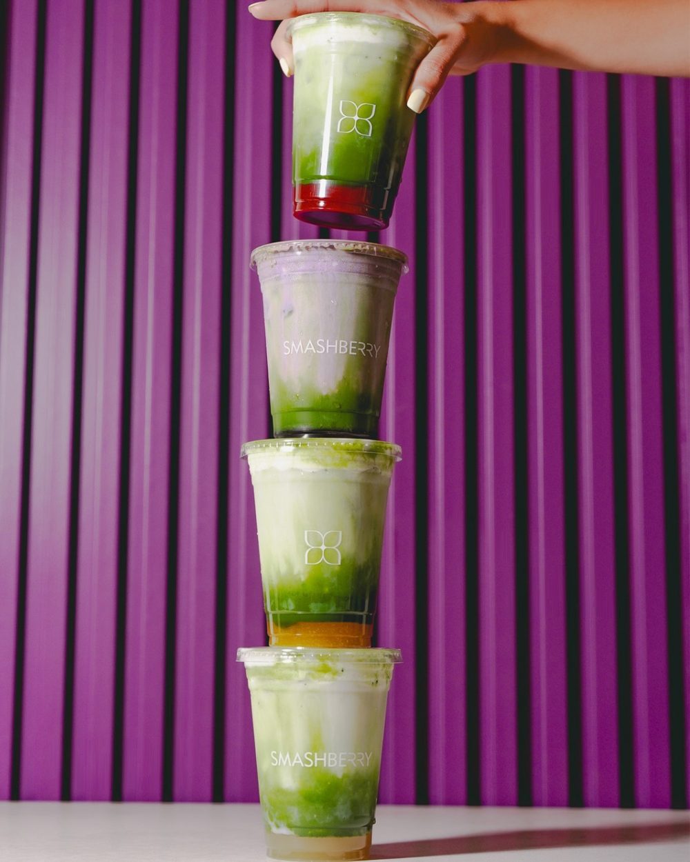 Quatre matchas Smashberry empilés.