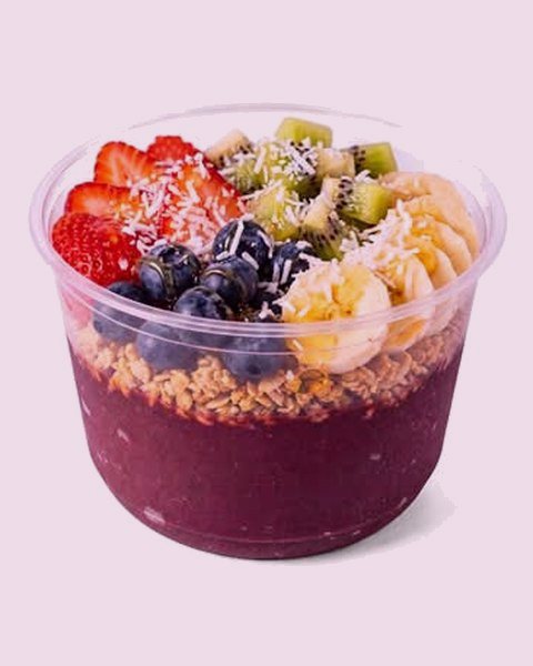 Bol de Janeiro: kiwi, strawberries, blueberries and banana on the açaí base.
