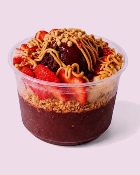 PB Jammin’: strawberries, peanuts and a peanut-butter drizzle on the açaí base.